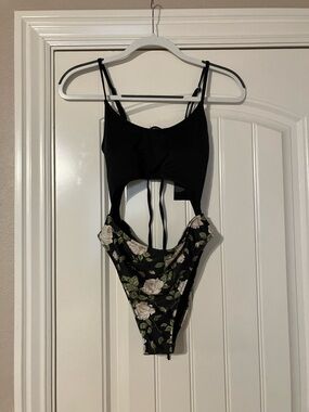 NWT Black Floral high Cutout 1pc Swimsuits S
